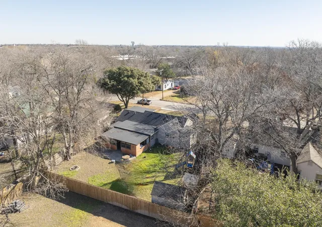 Photo 2 of Single family home for sale at 1413 Ferris Ave, Waxahachie, TX 75165 | MLS# 21129542 | Listing updated on 2026-08-17