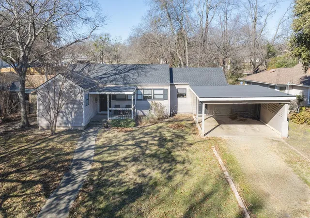 Photo 3 of Single family home for sale at 1413 Ferris Ave, Waxahachie, TX 75165 | MLS# 21129542 | Listing updated on 2026-08-17