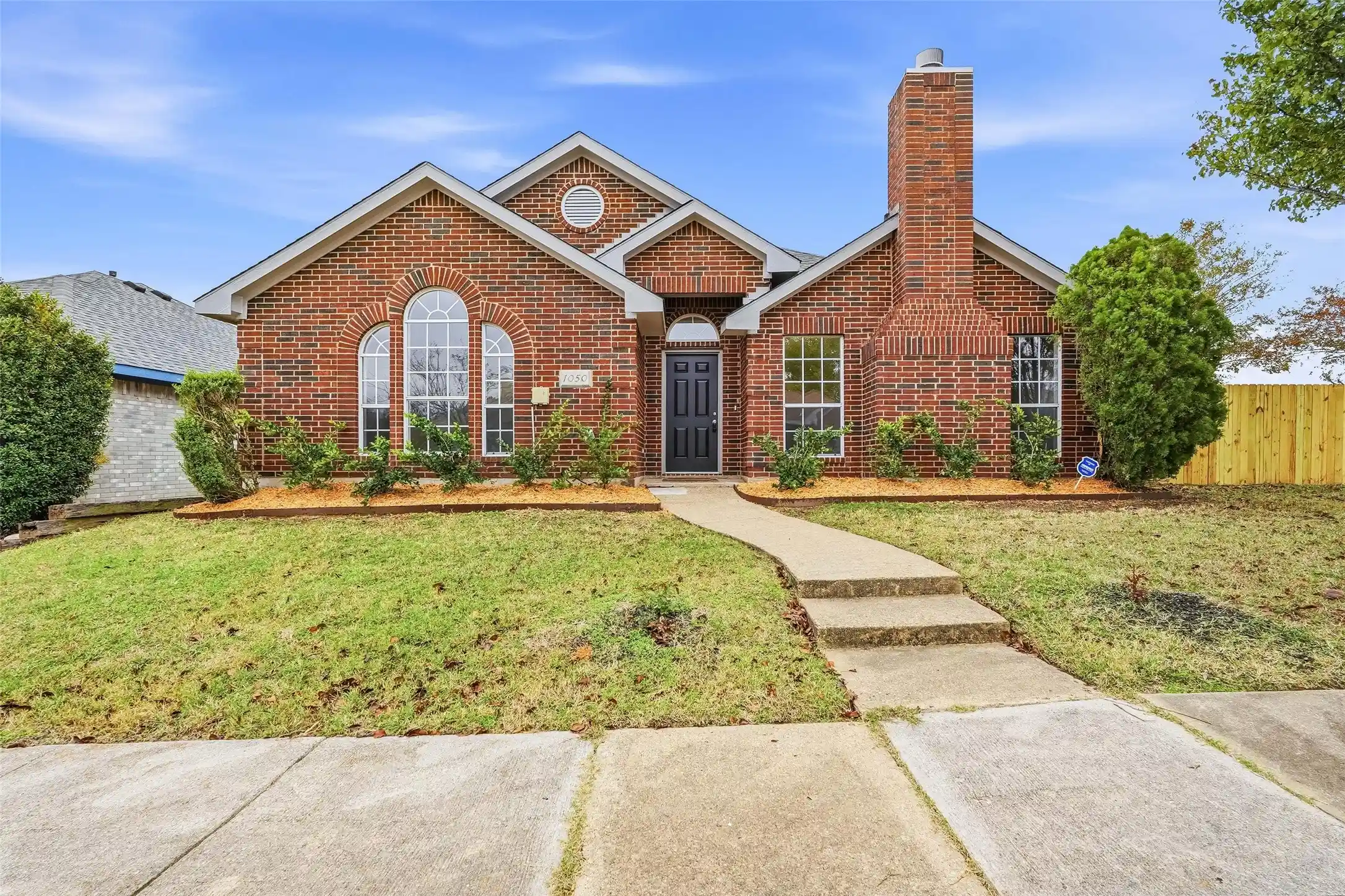 Photo 1 of Single family home for sale at 1050 Kim Ln, Mesquite, TX 75149 | MLS# 21130242 | Listing updated on 2026-06-29