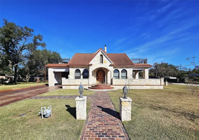 Homes for sale in Groesbeck, TX | 511 E Farrar St, Groesbeck, TX 76642 | MLS# 21130475