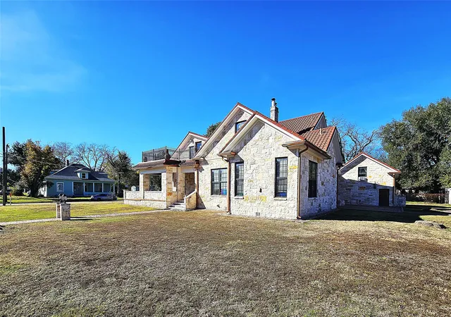 Homes for sale in Groesbeck, TX | 511 E Farrar St, Groesbeck, TX 76642 | MLS# 21130475