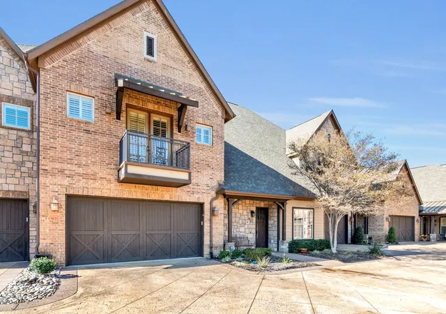 Photo 2 of Sale Pending at 332 Watermere Dr, Southlake, TX 76092 | MLS# 21117146 | Listing updated on 2026-08-26