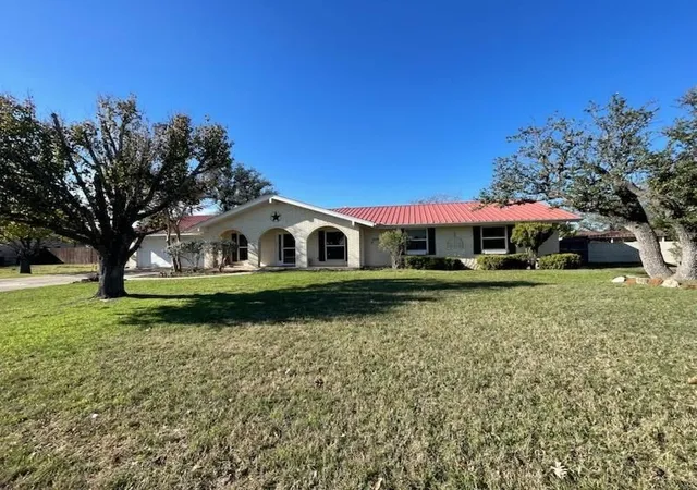 Homes for sale in Lampasas, TX | 104 Skipcha Trl, Lampasas, TX 76550 | MLS# 21131277