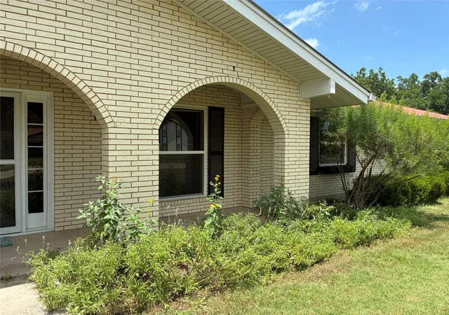 Homes for sale in Lampasas, TX | 104 Skipcha Trl, Lampasas, TX 76550 | MLS# 21131277
