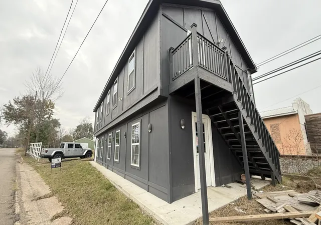 Photo 2 of Single family home for sale at 401 Hinnant St, Sulphur Springs, TX 75482 | MLS# 21130032 | Listing updated on 2026-07-27