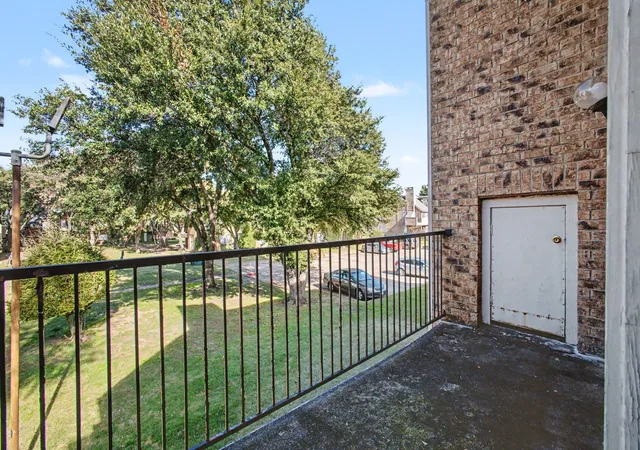 Homes for sale in Dallas, TX | 9827 Walnut Street, Dallas, TX 75243 | Houzeo