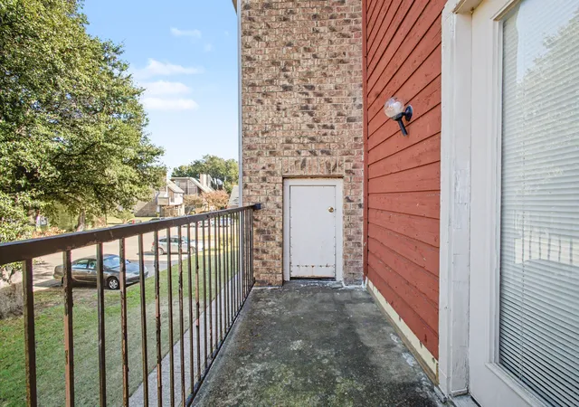 Homes for sale in Dallas, TX | 9827 Walnut St #210, Dallas, TX 75243 | MLS# 21130823