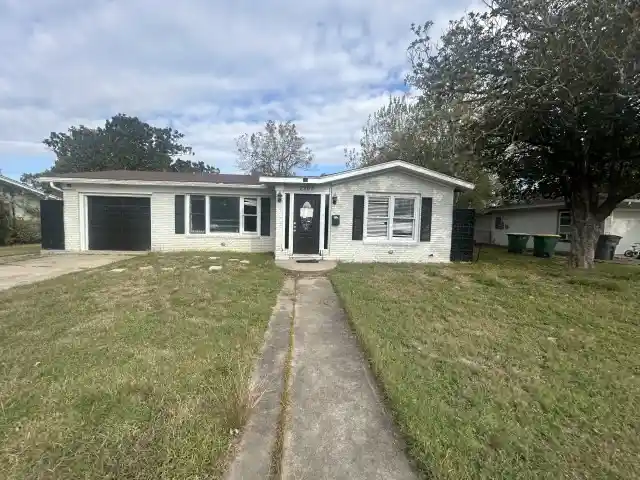 Photo 1 of Single family home for sale at 2302 E Mistletoe Ave, Victoria, TX 77901 | MLS# 21131609 | Listing updated on 2026-10-22