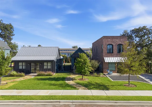 Photo 1 of Multi family home for sale at 632 S 7th St, Waco, TX 76706 | MLS# 21131760 | Listing updated on 2026-09-25