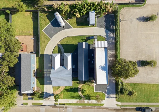 Photo 2 of Multi family home for sale at 632 S 7th St, Waco, TX 76706 | MLS# 21131760 | Listing updated on 2026-09-25
