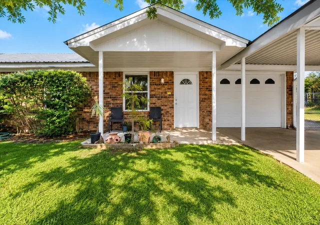 Photo 1 of Single family home for sale at 1706 Hitching Post Rd, Granbury, TX 76049 | MLS# 21131002 | Listing updated on 2026-08-04