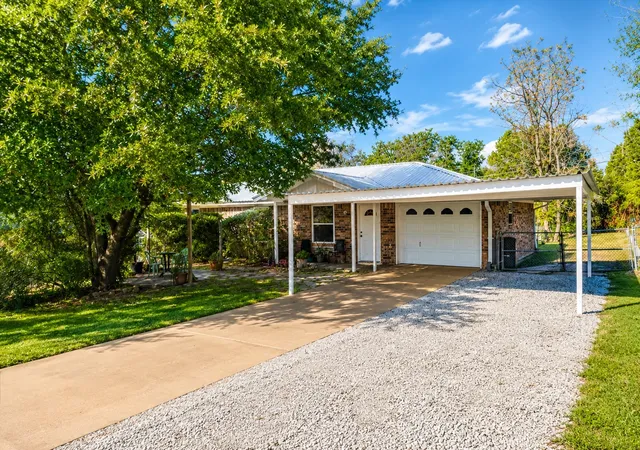 Photo 2 of Single family home for sale at 1706 Hitching Post Rd, Granbury, TX 76049 | MLS# 21131002 | Listing updated on 2026-08-04