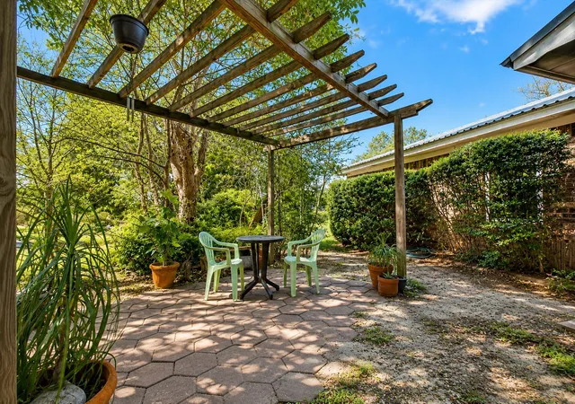 Photo 3 of Single family home for sale at 1706 Hitching Post Rd, Granbury, TX 76049 | MLS# 21131002 | Listing updated on 2026-08-04