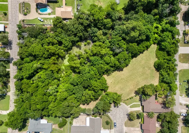 1st image of 1 Ott Cir, Cockrell Hill, TX 75211 | MLS# 21132602