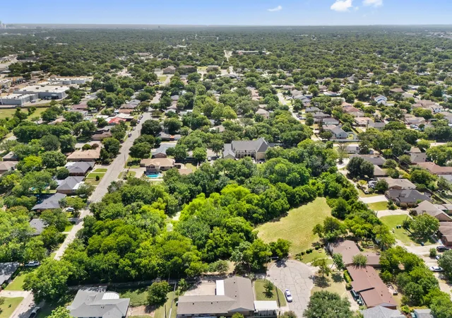2nd image of 1 Ott Cir, Cockrell Hill, TX 75211 | MLS# 21132602