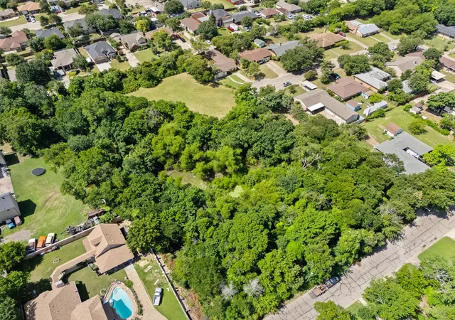 4th image of 1 Ott Cir, Cockrell Hill, TX 75211 | MLS# 21132602