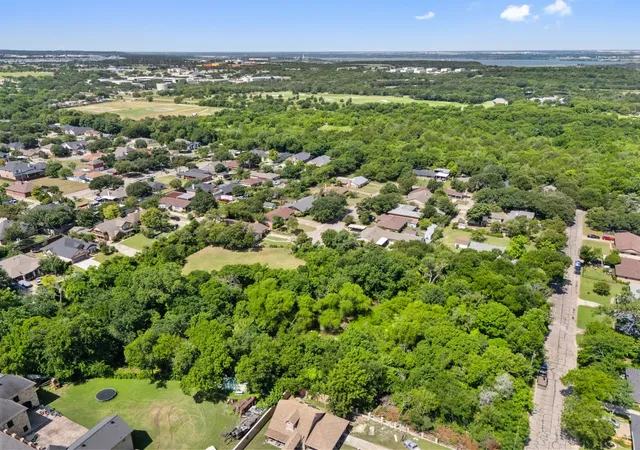 5th image of 1 Ott Cir, Cockrell Hill, TX 75211 | MLS# 21132602