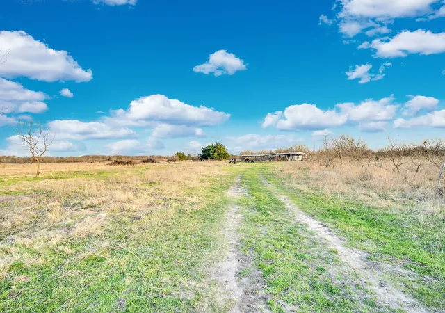 Photo 2 of House for sale at 3175 County Road 1110, Corsicana, TX 75110 | MLS# 21132216 | Listing updated on 2026-08-19