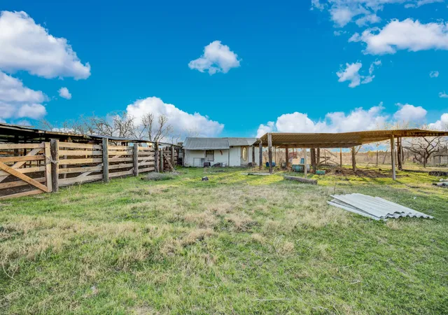 Photo 3 of House for sale at 3175 County Road 1110, Corsicana, TX 75110 | MLS# 21132216 | Listing updated on 2026-08-19