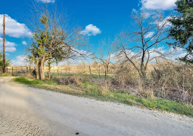Photo 4 of House for sale at 3175 County Road 1110, Corsicana, TX 75110 | MLS# 21132216 | Listing updated on 2026-08-19