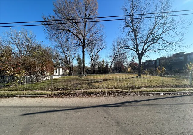Photo 4 of Land for sale at 4302 Metropolitan Ave, Dallas, TX 75210 | MLS# 21132726 | Listing updated on 2026-08-26