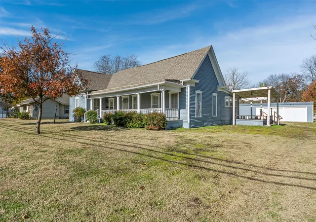 Photo 3 of Sale Pending at 311 Summit St, Farmersville, TX 75442 | MLS# 21131171 | Listing updated on 2026-08-18