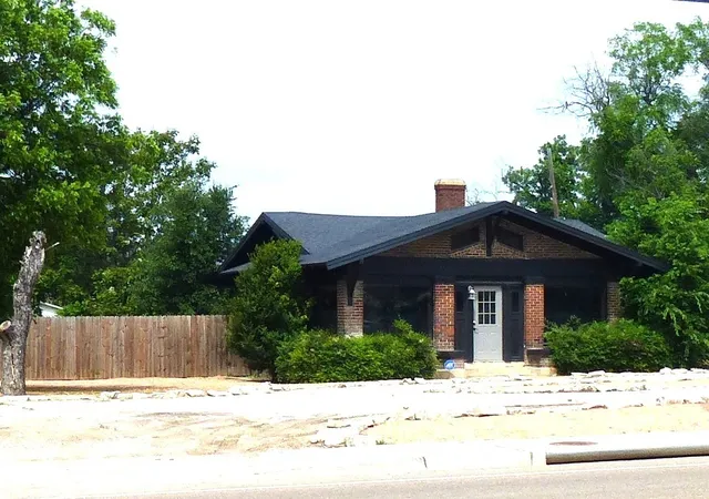 Photo 3 of Single family home for sale at 617 N Bridge, Brady, TX 76825 | MLS# 21132994 | Listing updated on 2026-08-24