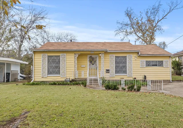 Homes for sale in Rockwall, TX | 302 S Clark St, Rockwall, TX 75087 | MLS# 21128847