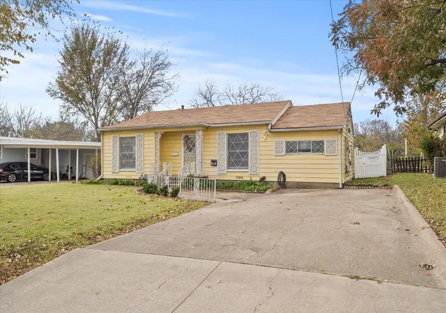 Homes for sale in Rockwall, TX | 302 S Clark St, Rockwall, TX 75087 | MLS# 21128847