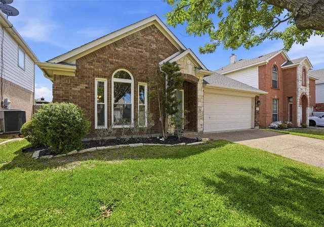 Photo 4 of Sale Pending at 4525 Lodestone Ln, Fort Worth, TX 76123 | MLS# 21132920 | Listing updated on 2026-08-24