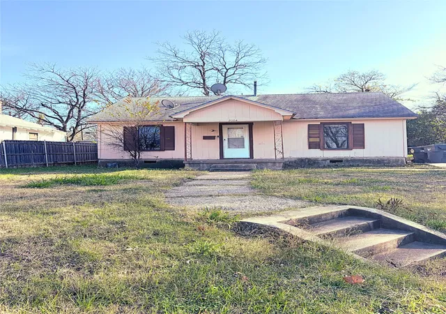 Photo 1 of Single family home for sale at 2004 Avondale Ave, Waco, TX 76707 | MLS# 21133122 | Listing updated on 2026-08-24