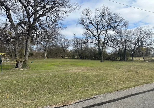 Photo 3 of Land for sale at 1006 S Sherman St #Lot 3B, Ennis, TX 75119 | MLS# 21133435 | Listing updated on 2026-07-12