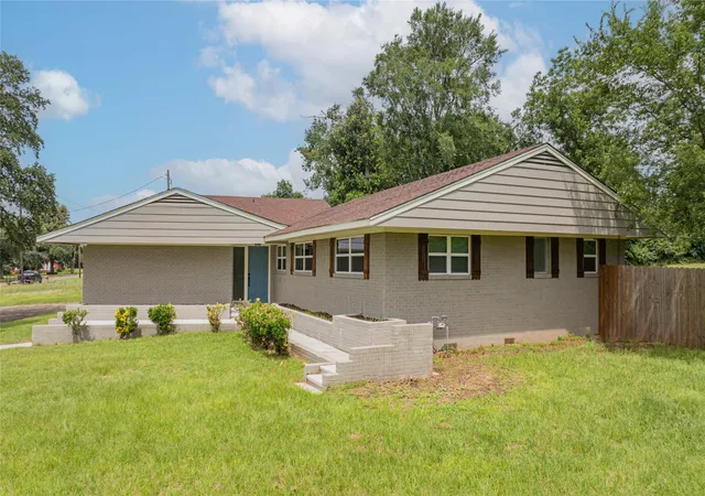 Homes for sale in Hughes Springs, TX | 812 E 1St, Hughes Springs, TX 75656 | MLS# 21133748