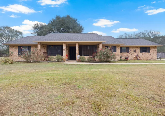 Homes for sale in Pittsburg, TX | 195 County Road 4164, Pittsburg, TX 75686 | MLS# 21133813