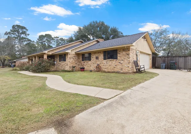 Homes for sale in Pittsburg, TX | 195 County Road 4164, Pittsburg, TX 75686 | MLS# 21133813
