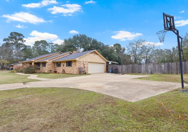 Homes for sale in Pittsburg, TX | 195 County Road 4164, Pittsburg, TX 75686 | MLS# 21133813