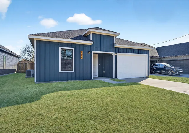 Homes for sale in Whitesboro, TX | 506 Broadway St, Whitesboro, TX 76273 | MLS# 21116342