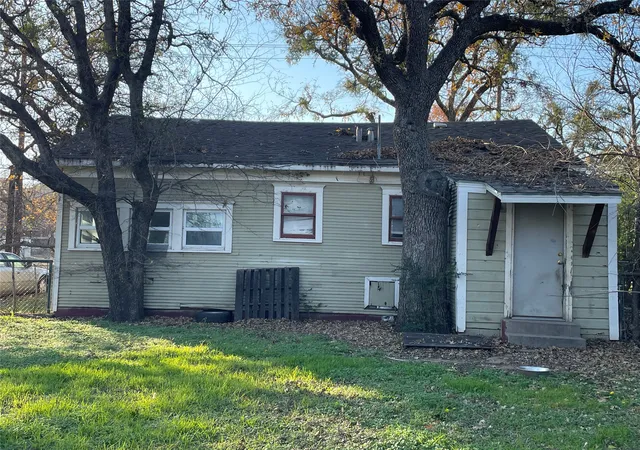 Homes for sale in Mineral Wells, TX | 1402 Nw 3rd Ave, Mineral Wells, TX 76067 | MLS# 21129383
