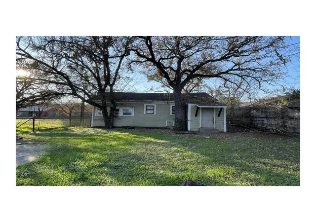 Homes for sale in Mineral Wells, TX | 1402 Nw 3Rd Ave, Mineral Wells, TX 76067 | MLS# 21129383