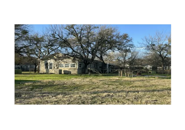 Homes for sale in Mineral Wells, TX | 1402 Nw 3Rd Ave, Mineral Wells, TX 76067 | MLS# 21129383