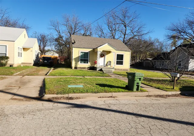 Homes for sale in Mineral Wells, TX | 1702 Nw 1st Ave, Mineral Wells, TX 76067 | MLS# 21129347