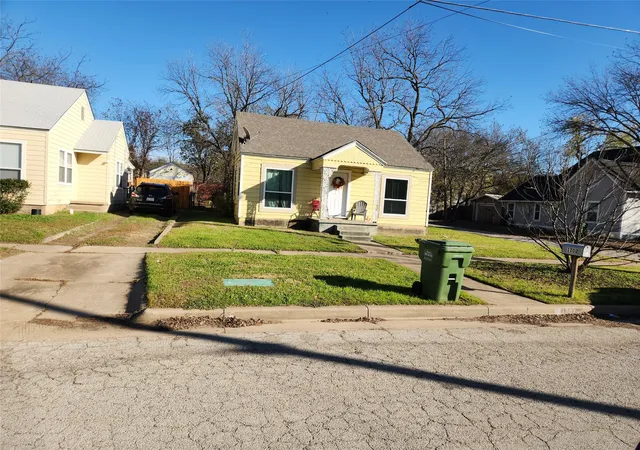 Homes for sale in Mineral Wells, TX | 1702 Nw 1St Ave, Mineral Wells, TX 76067 | MLS# 21129347