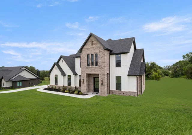 Photo 3 of Single family home for sale at 127 Oak Meadow Ln, Weatherford, TX 76085 | MLS# 21134193 | Listing updated on 2026-08-17