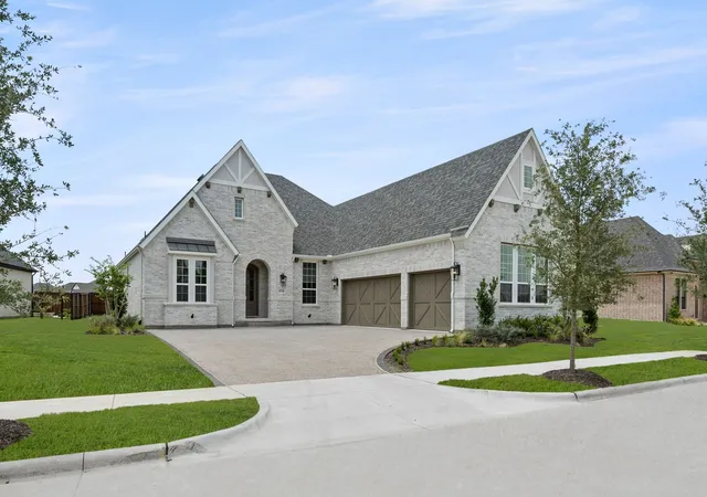 Photo 4 of Single family home for sale at 4718 Hawthorn Hills Ln, Arlington, TX 76005 | MLS# 21134619 | Listing updated on 2026-08-22