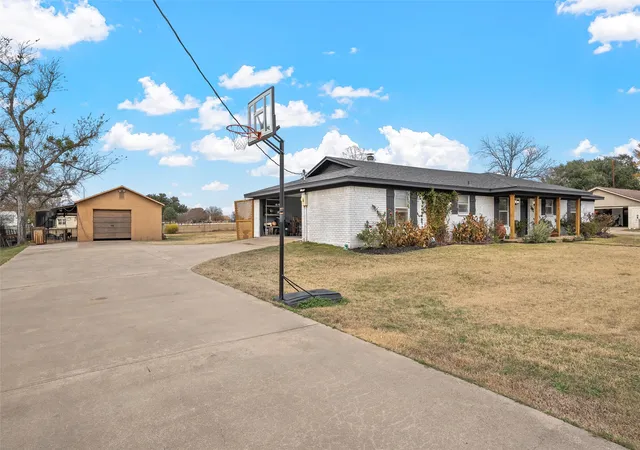 Photo 3 of Single family home for sale at 107 Woody Ray Dr, Elm Mott, TX 76640 | MLS# 21134519 | Listing updated on 2026-07-10