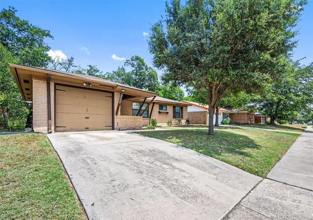 Photo 1 of Single family home for sale at 3463 Paint Trl, Fort Worth, TX 76116 | MLS# 21135563 | Listing updated on 2026-07-24