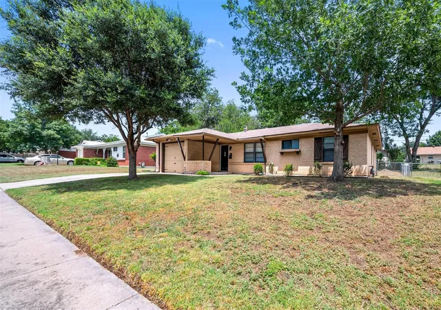 Photo 2 of Single family home for sale at 3463 Paint Trl, Fort Worth, TX 76116 | MLS# 21135563 | Listing updated on 2026-07-24