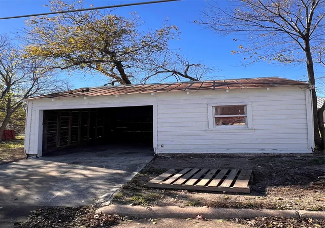 Homes for sale in Coleman, TX | 316 E 7th St, Coleman, TX 76834 | MLS# 21135701