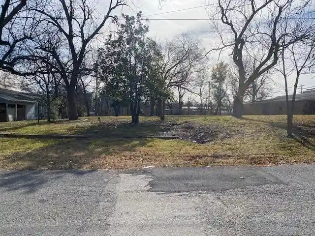 Photo 1 of Land for sale at 314 E 2nd St, Bonham, TX 75418 | MLS# 21136033 | Listing updated on 2026-06-19
