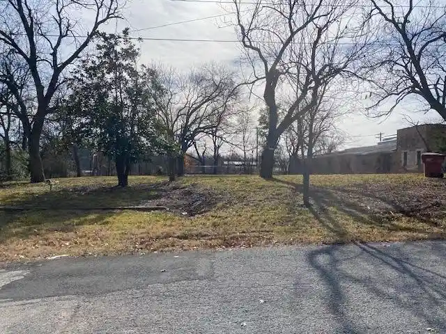 Photo 1 of Land for sale at 306 E 2nd St, Bonham, TX 75418 | MLS# 21136013 | Listing updated on 2026-06-19
